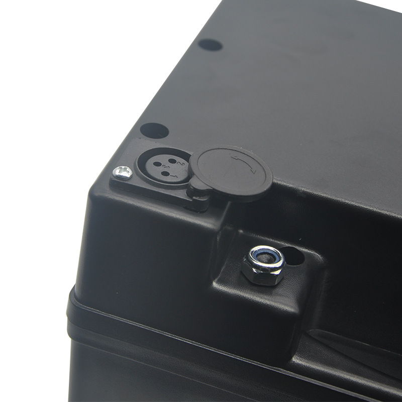 The fast charging technology of iron phosphate lithium ion battery was analyzed