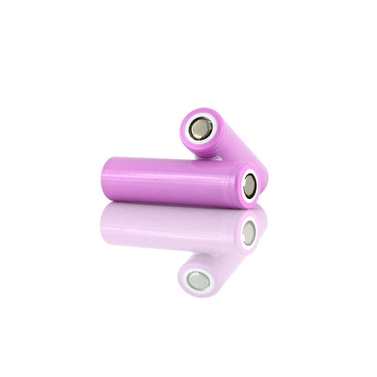 The 18650 lithium battery is divided into two types according to size